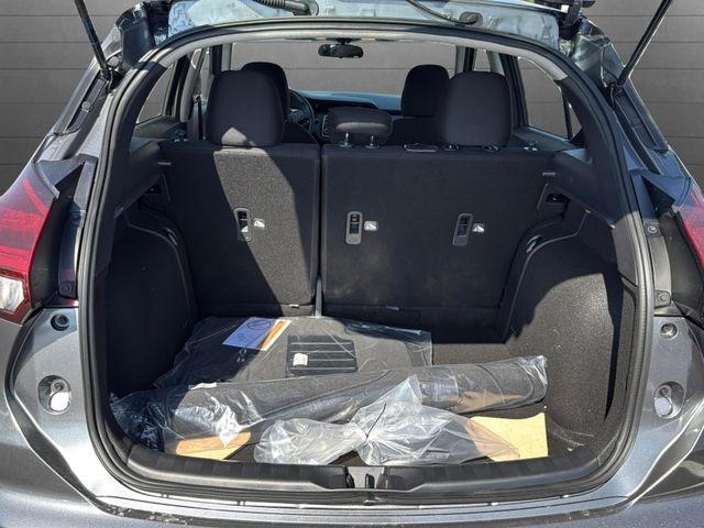 Nissan Kicks Play Vehicle Full-screen Gallery Image 29