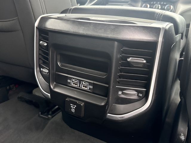 Ram 1500 Vehicle Full-screen Gallery Image 19