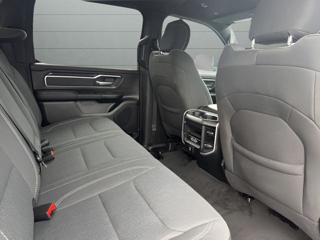 Ram 1500 Vehicle Full-screen Gallery Image 22