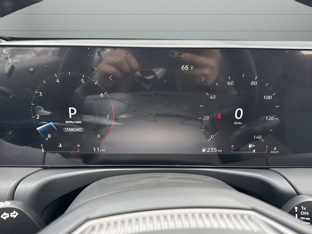 Nissan Sentra Vehicle Full-screen Gallery Image 12