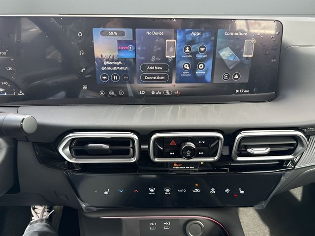 Nissan Sentra Vehicle Full-screen Gallery Image 15