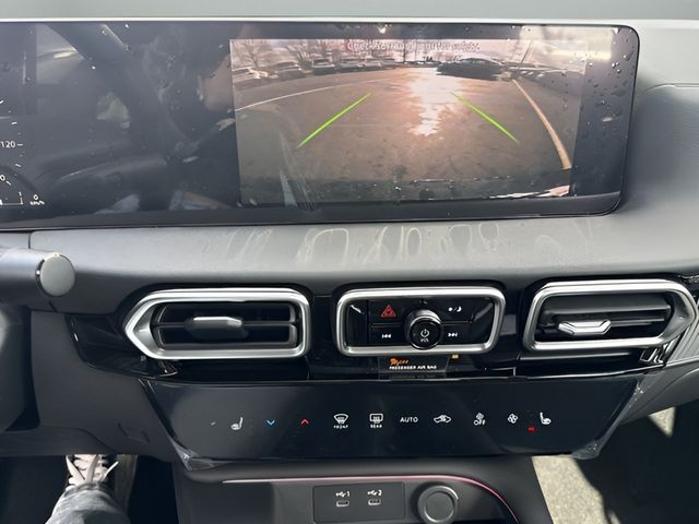 Nissan Sentra Vehicle Full-screen Gallery Image 16