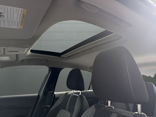 Nissan Sentra Vehicle Full-screen Gallery Image 18