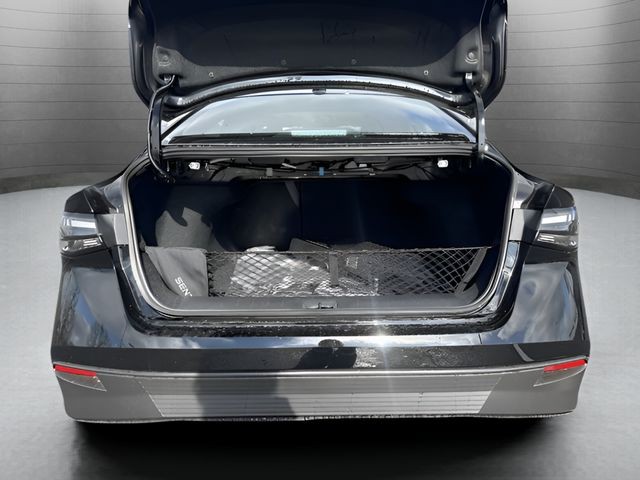 Nissan Sentra Vehicle Full-screen Gallery Image 22