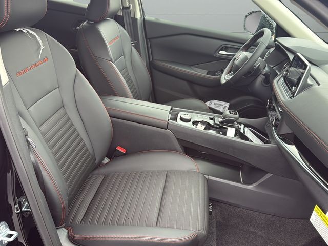 Nissan Rogue Vehicle Full-screen Gallery Image 10