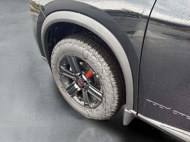 Nissan Rogue Vehicle Full-screen Gallery Image 13