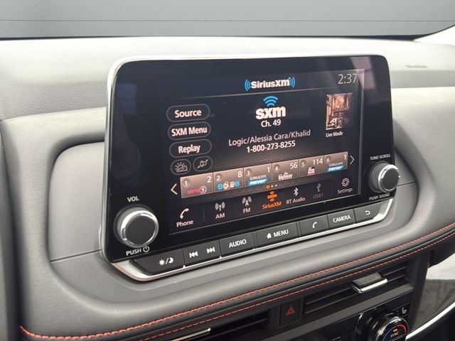 Nissan Rogue Vehicle Full-screen Gallery Image 22