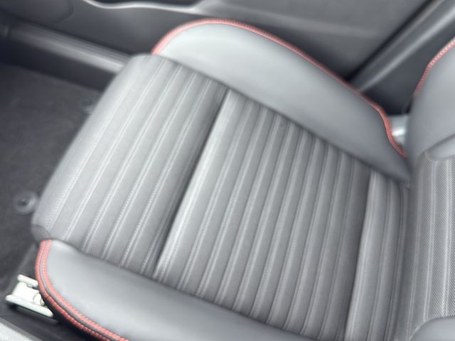 Nissan Rogue Vehicle Full-screen Gallery Image 27
