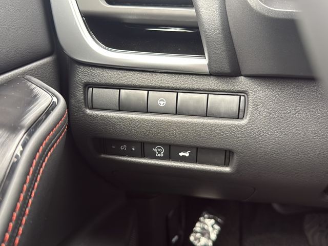 Nissan Rogue Vehicle Full-screen Gallery Image 29