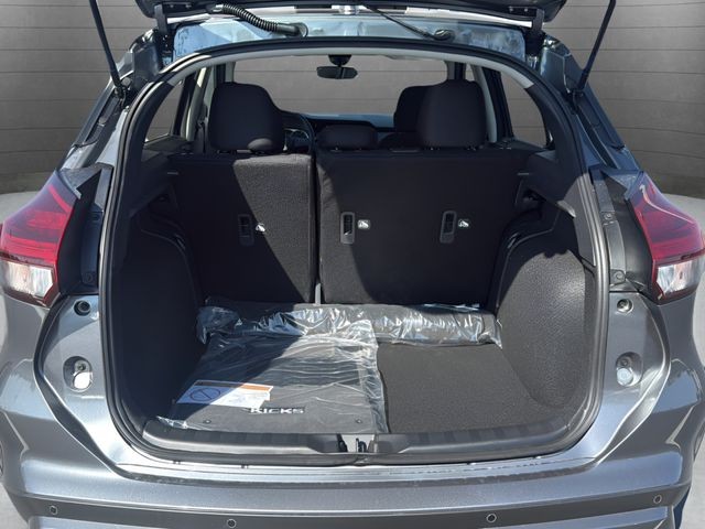 Nissan Kicks Play Vehicle Full-screen Gallery Image 12