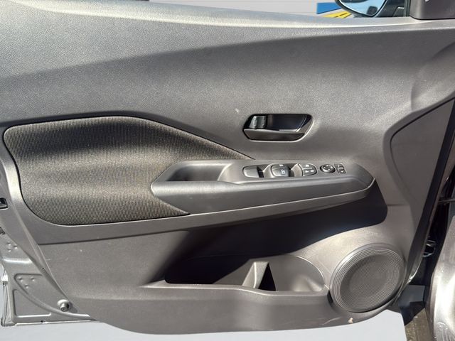 Nissan Kicks Play Vehicle Full-screen Gallery Image 16