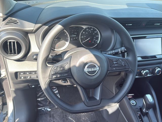 Nissan Kicks Play Vehicle Full-screen Gallery Image 17