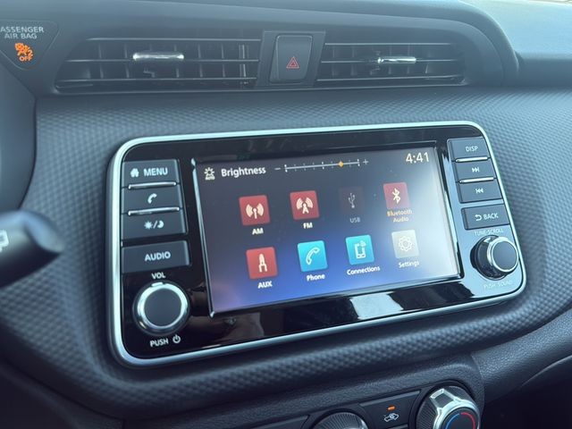 Nissan Kicks Play Vehicle Full-screen Gallery Image 23