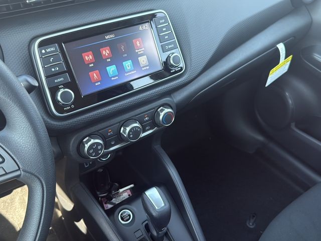 Nissan Kicks Play Vehicle Full-screen Gallery Image 26