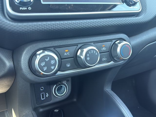 Nissan Kicks Play Vehicle Full-screen Gallery Image 29