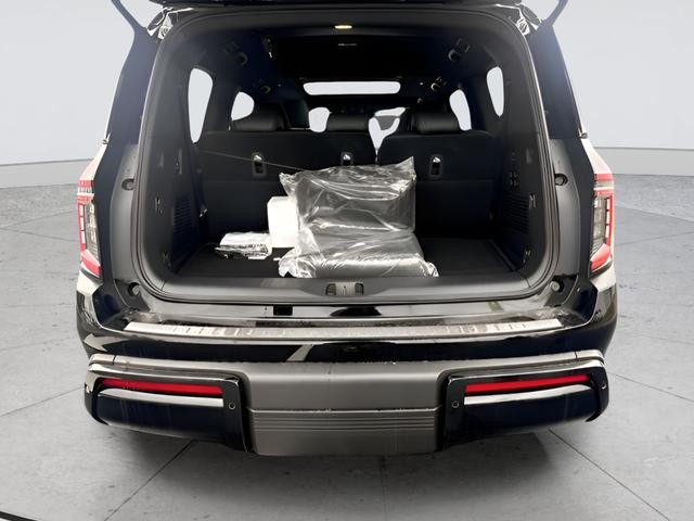 Nissan Armada Vehicle Full-screen Gallery Image 21