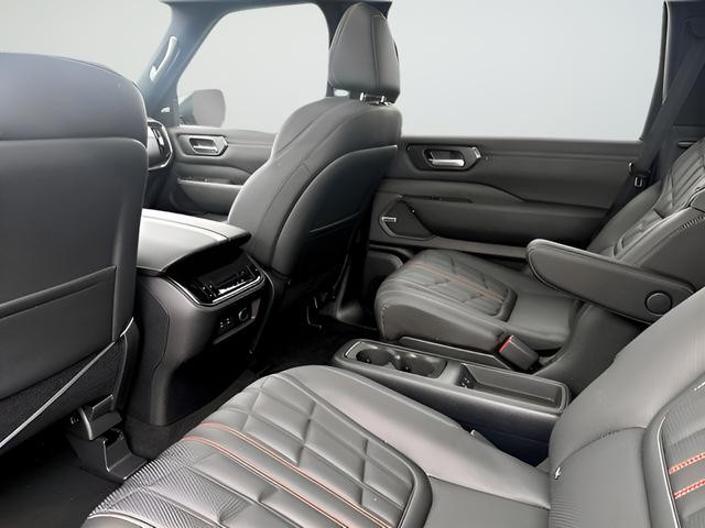 Nissan Armada Vehicle Full-screen Gallery Image 23