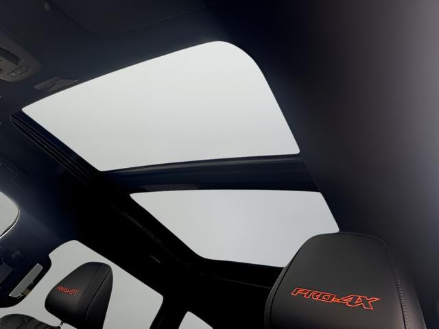 Nissan Armada Vehicle Full-screen Gallery Image 24