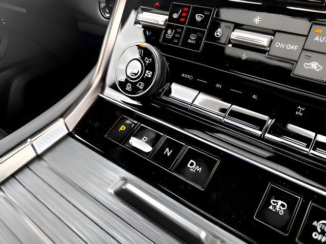 Nissan Armada Vehicle Full-screen Gallery Image 31