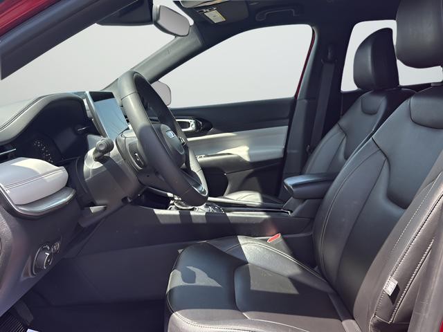 Jeep Compass Vehicle Full-screen Gallery Image 10