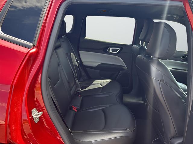 Jeep Compass Vehicle Full-screen Gallery Image 14