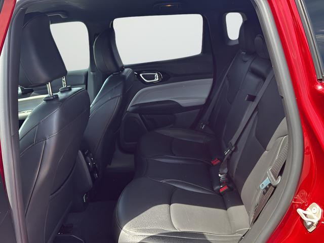 Jeep Compass Vehicle Full-screen Gallery Image 16