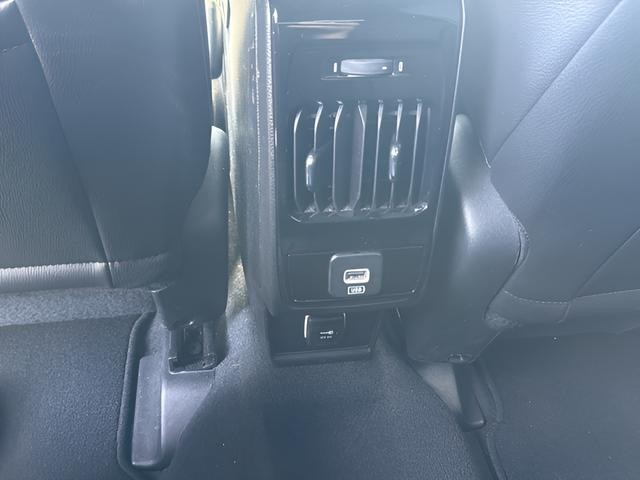 Jeep Compass Vehicle Full-screen Gallery Image 17