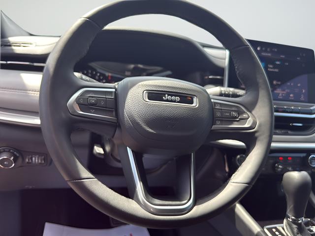 Jeep Compass Vehicle Full-screen Gallery Image 26