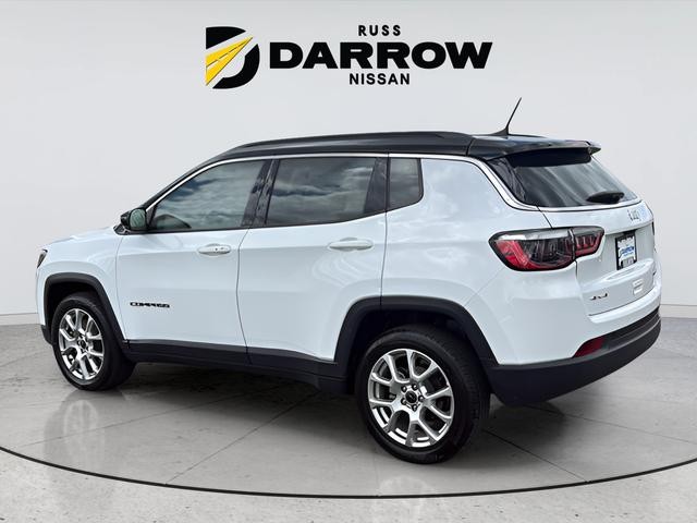 Jeep Compass Vehicle Full-screen Gallery Image 3