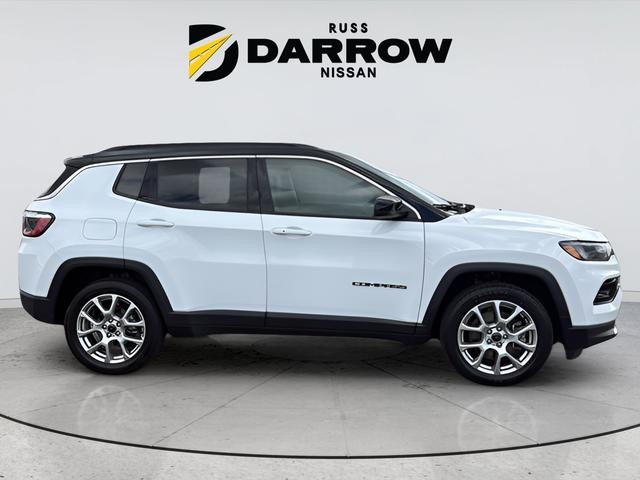 Jeep Compass Vehicle Full-screen Gallery Image 6