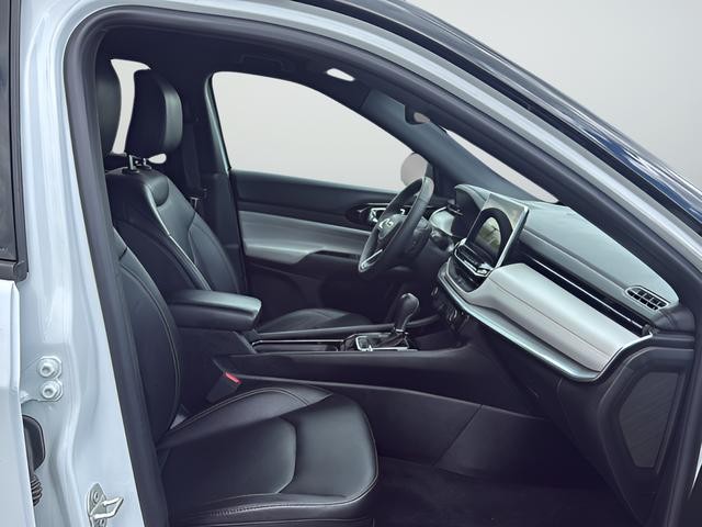 Jeep Compass Vehicle Full-screen Gallery Image 15