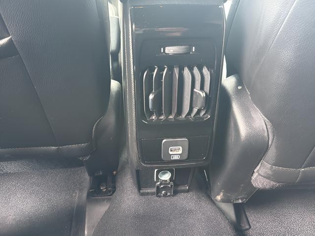 Jeep Compass Vehicle Full-screen Gallery Image 17