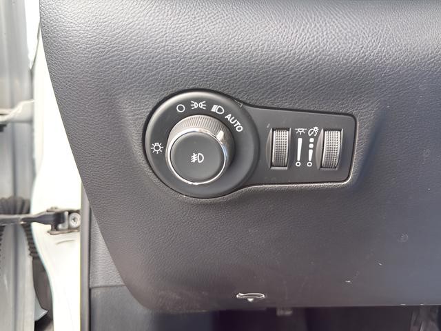 Jeep Compass Vehicle Full-screen Gallery Image 18