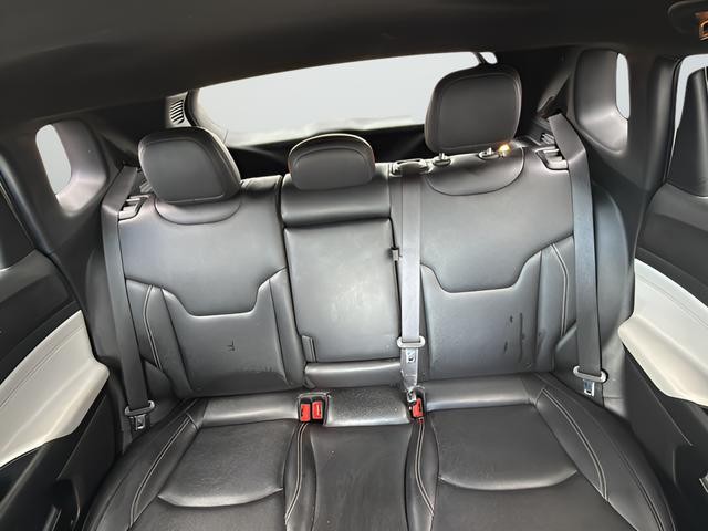 Jeep Compass Vehicle Full-screen Gallery Image 28
