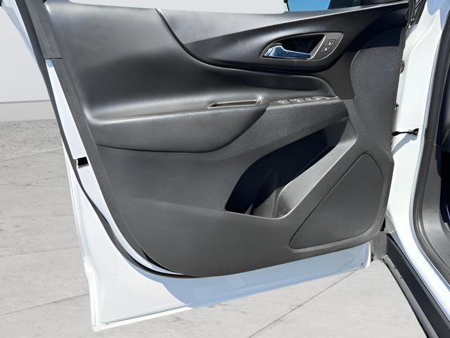 Chevrolet Equinox Vehicle Full-screen Gallery Image 10