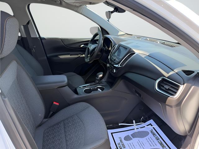 Chevrolet Equinox Vehicle Full-screen Gallery Image 11