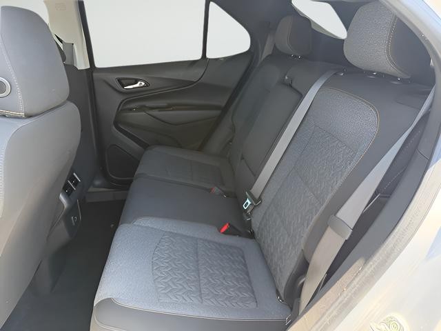 Chevrolet Equinox Vehicle Full-screen Gallery Image 15