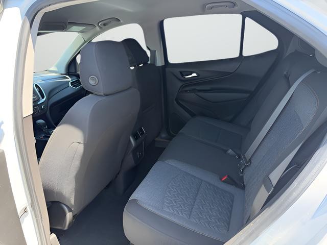 Chevrolet Equinox Vehicle Full-screen Gallery Image 16