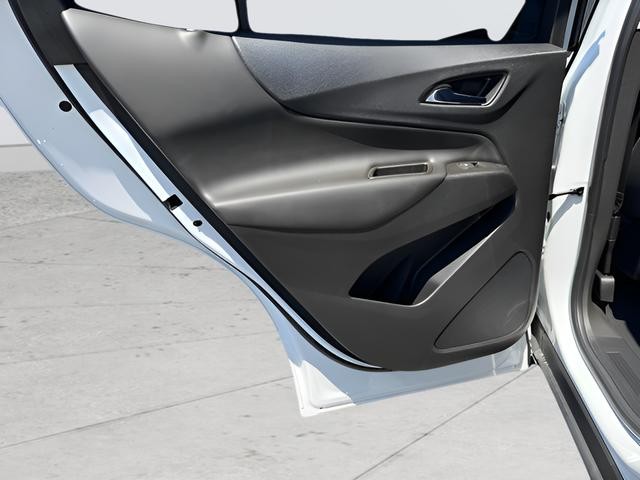 Chevrolet Equinox Vehicle Full-screen Gallery Image 17