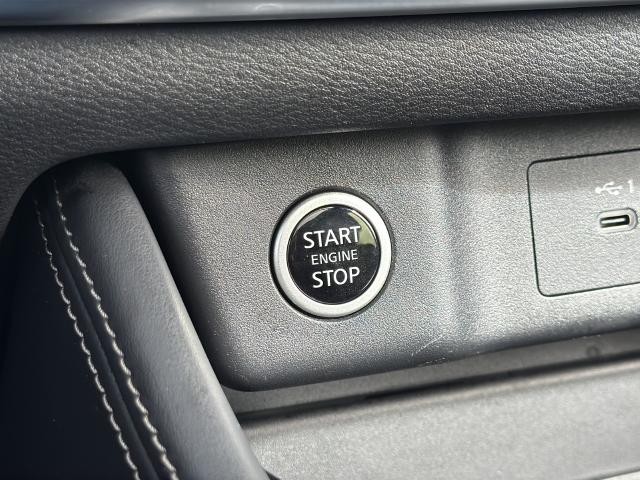 Nissan Rogue Vehicle Full-screen Gallery Image 13