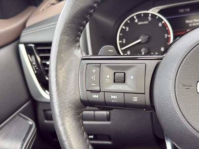 Nissan Rogue Vehicle Full-screen Gallery Image 16