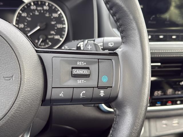 Nissan Rogue Vehicle Full-screen Gallery Image 17
