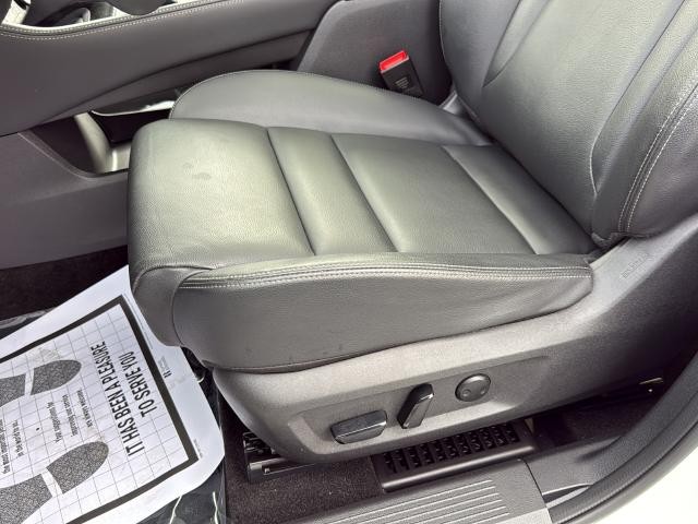 Nissan Rogue Vehicle Full-screen Gallery Image 18