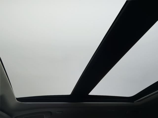 Nissan Rogue Vehicle Full-screen Gallery Image 19