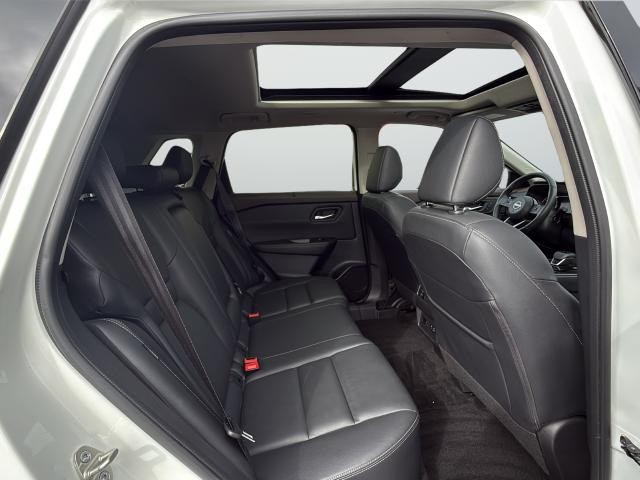 Nissan Rogue Vehicle Full-screen Gallery Image 25