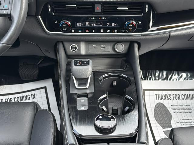 Nissan Rogue Vehicle Full-screen Gallery Image 29