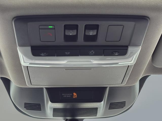 Nissan Rogue Vehicle Full-screen Gallery Image 36