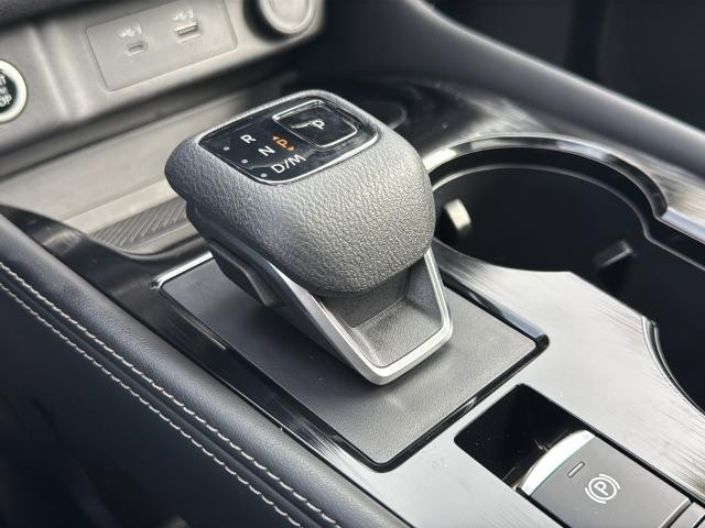 Nissan Rogue Vehicle Full-screen Gallery Image 37