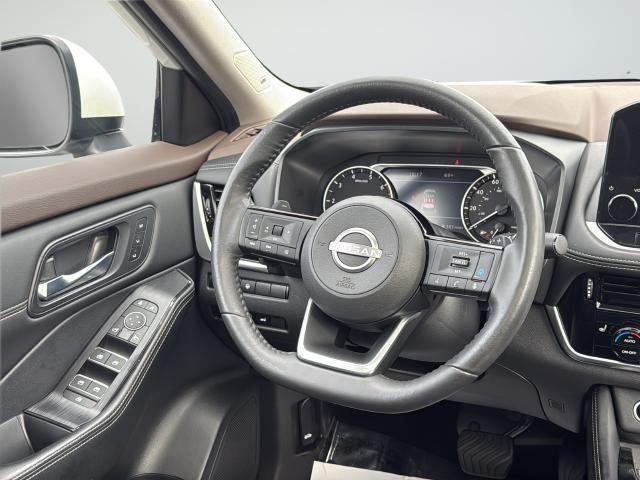 Nissan Rogue Vehicle Full-screen Gallery Image 38
