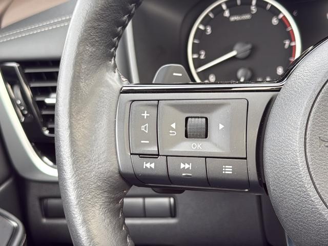 Nissan Rogue Vehicle Full-screen Gallery Image 39